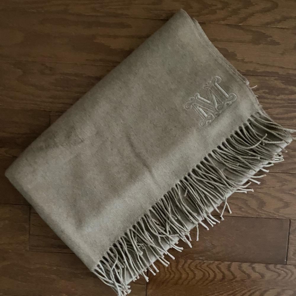 Max Mara cashmere scarf